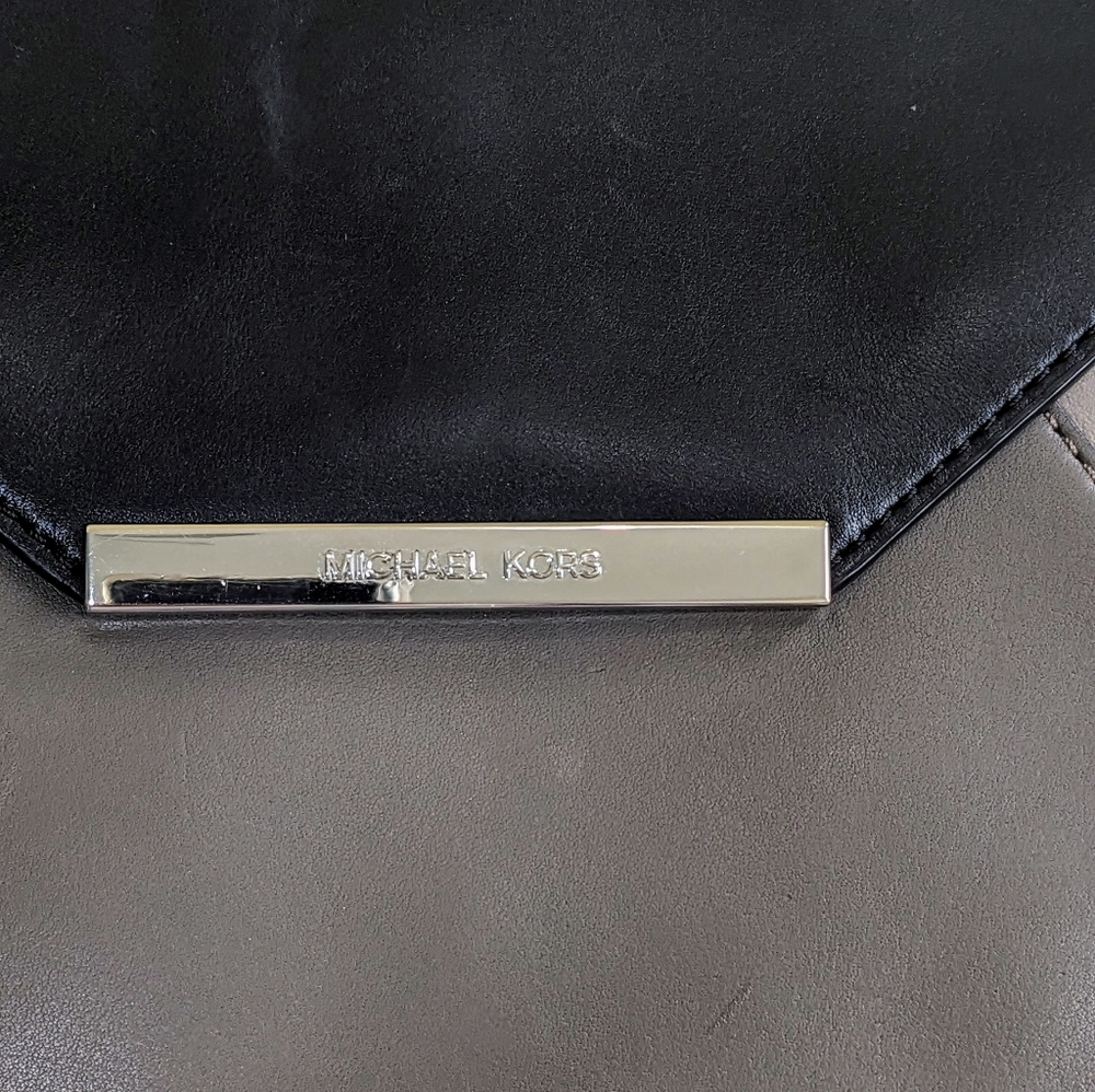 Michael Kors Evening Envelope Clutch Shoulder Handbag w/Chain.   Leather - Picture 8 of 14